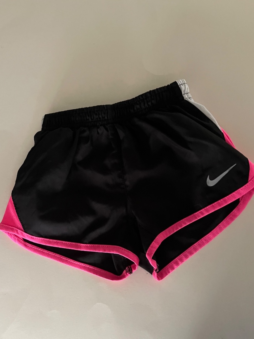 Girls Nike Shirt & Shorts - size 2T - Picture 3 of 7
